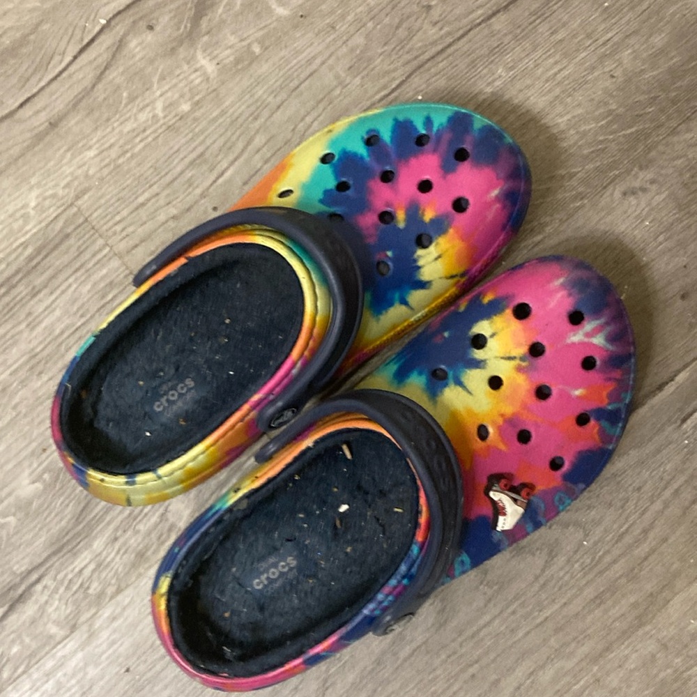 I’m selling these bc I have to many and these r crocs